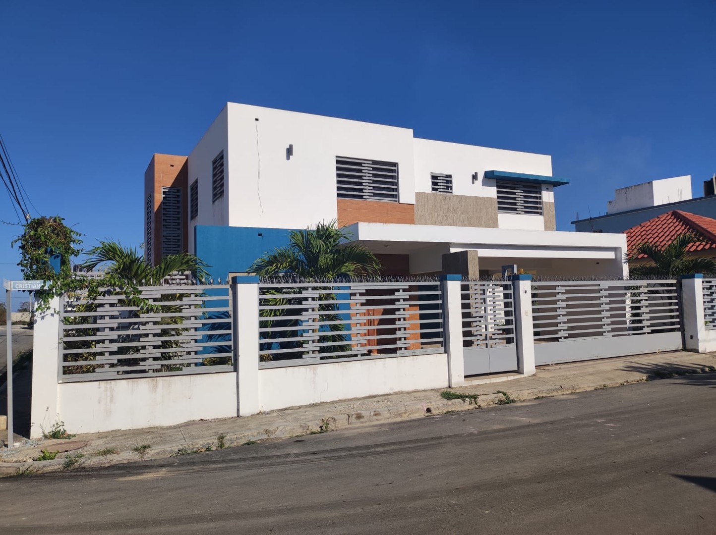 casas - SE VENDE  ESTA CASA  NUEVA CON TEMINACION DE PRIMERA/ UBICACIÓN PRIV