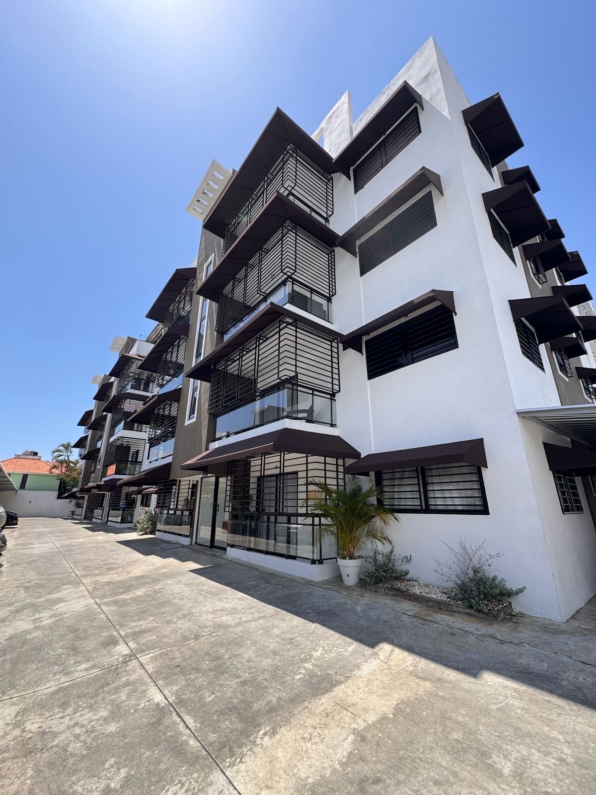 apartamentos - venta de apartamento 2do nivel en la Isabelita próximo avenida España  3