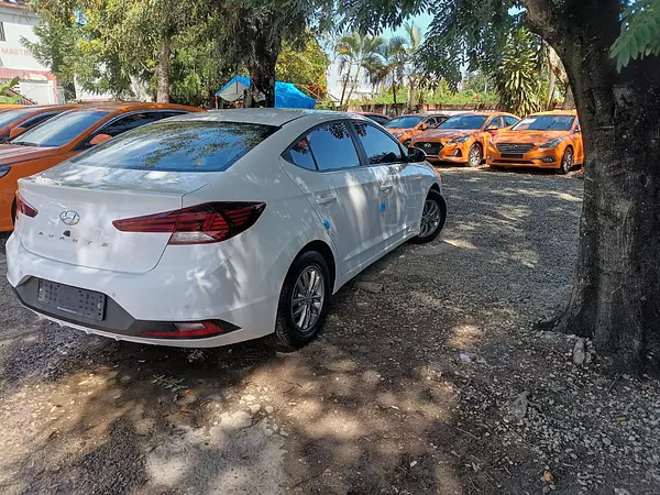 carros - HYUNDAI AVANTE LPI 2019 BLANCO  3
