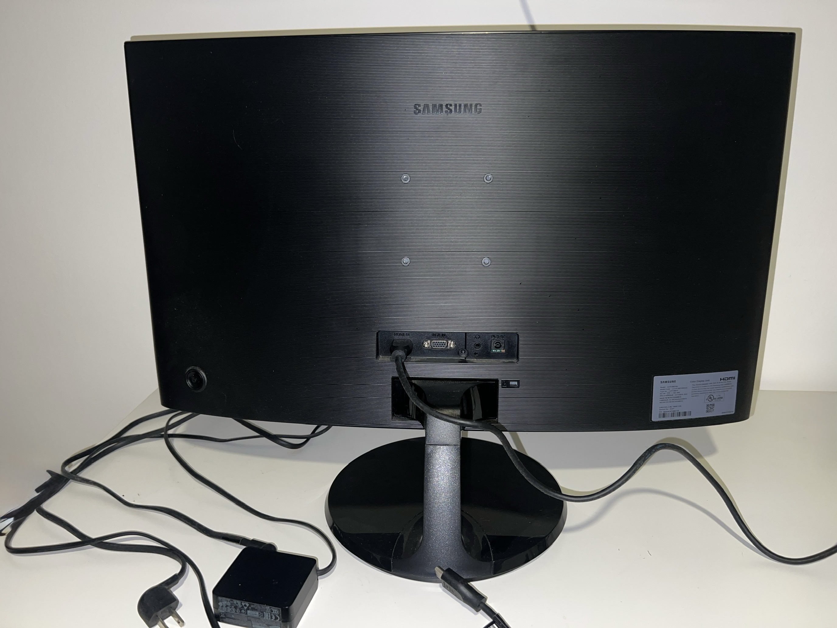 computadoras y laptops - Monitor Samsung de 27 pulgadas, LED 60Hz Full HD 1080P Gaming Diseño delgado 

 3