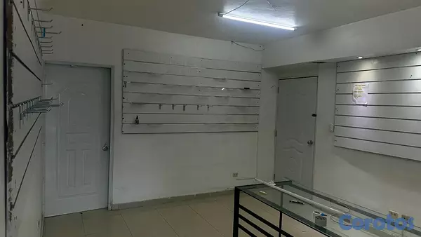 oficinas y locales comerciales - Alquiler en plaza  6