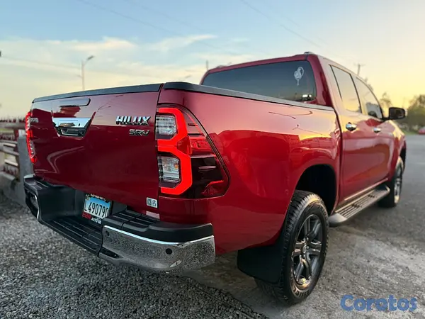 jeepetas y camionetas - Toyota Hilux SRV 2023 5