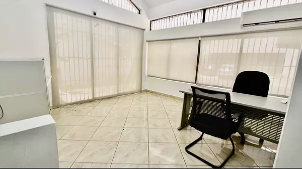 oficinas y locales comerciales - Alquiler propiedad comercial  en Evaristo 2