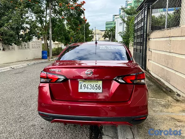 carros - Nissan versa rojo  4
