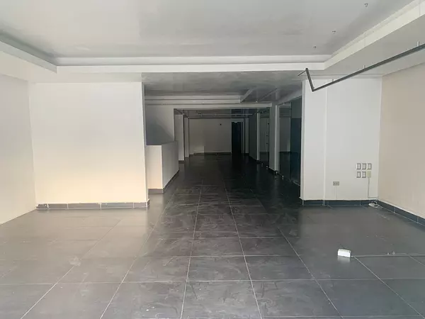 oficinas y locales comerciales - Local en Naco en primer nivel 3