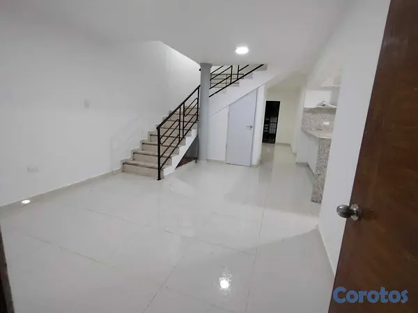 casas - casa completamente remodelada en los 3 ojos 2