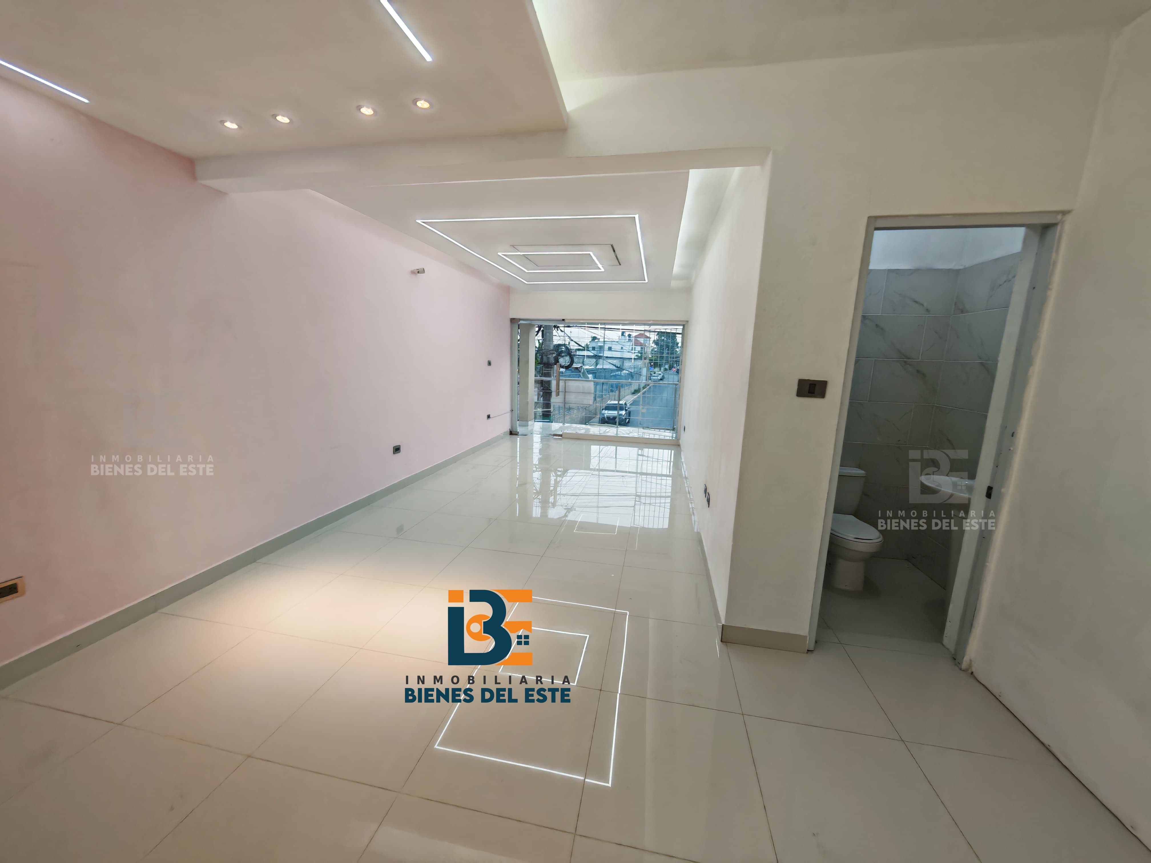 oficinas y locales comerciales - Se Renta Local Comercial en Barrio México 3