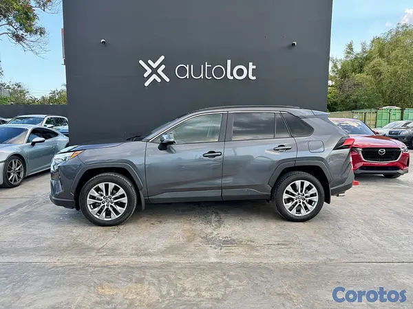 jeepetas y camionetas - Toyota Rav4 XLE 2024 2