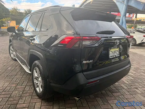 jeepetas y camionetas - Toyota rav4 2020 xle clean carfax  3