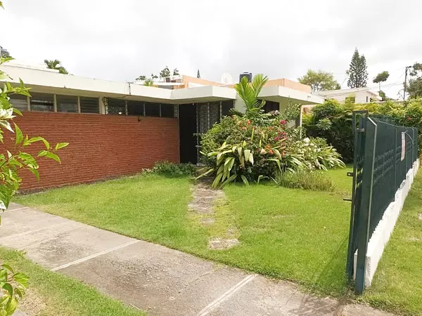 casas - Propiedad comercial en venta  10