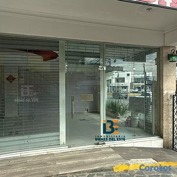 oficinas y locales comerciales - Se Renta Amplio Local Comercial en El Centro de la 2