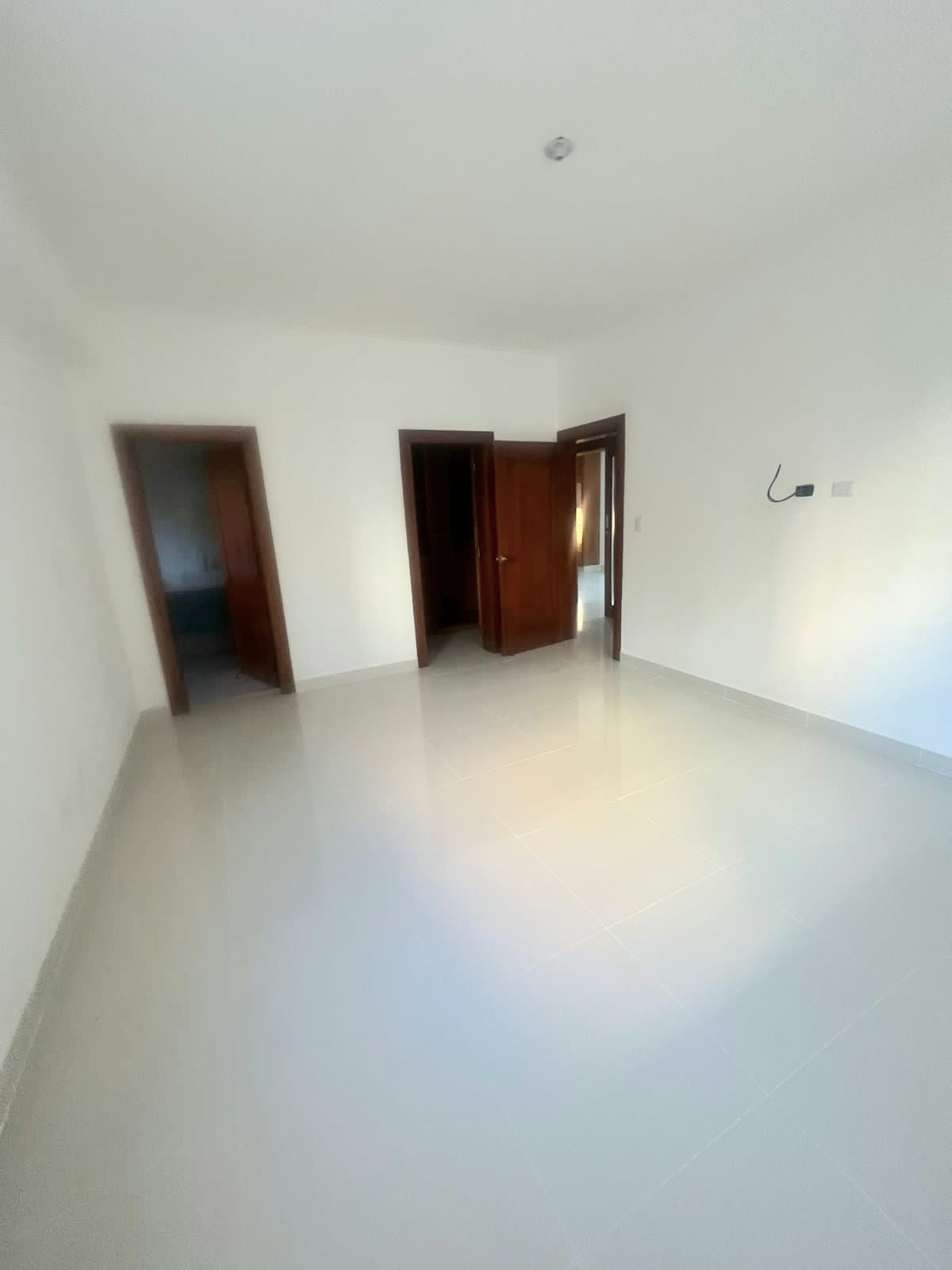 apartamentos - Apartamento 2do Nivel en La Esmeralda  7