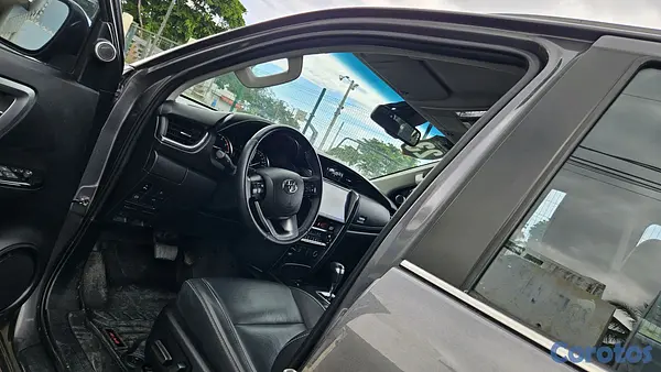 jeepetas y camionetas - Toyota fortuner 2023 diésel full 4x4 9