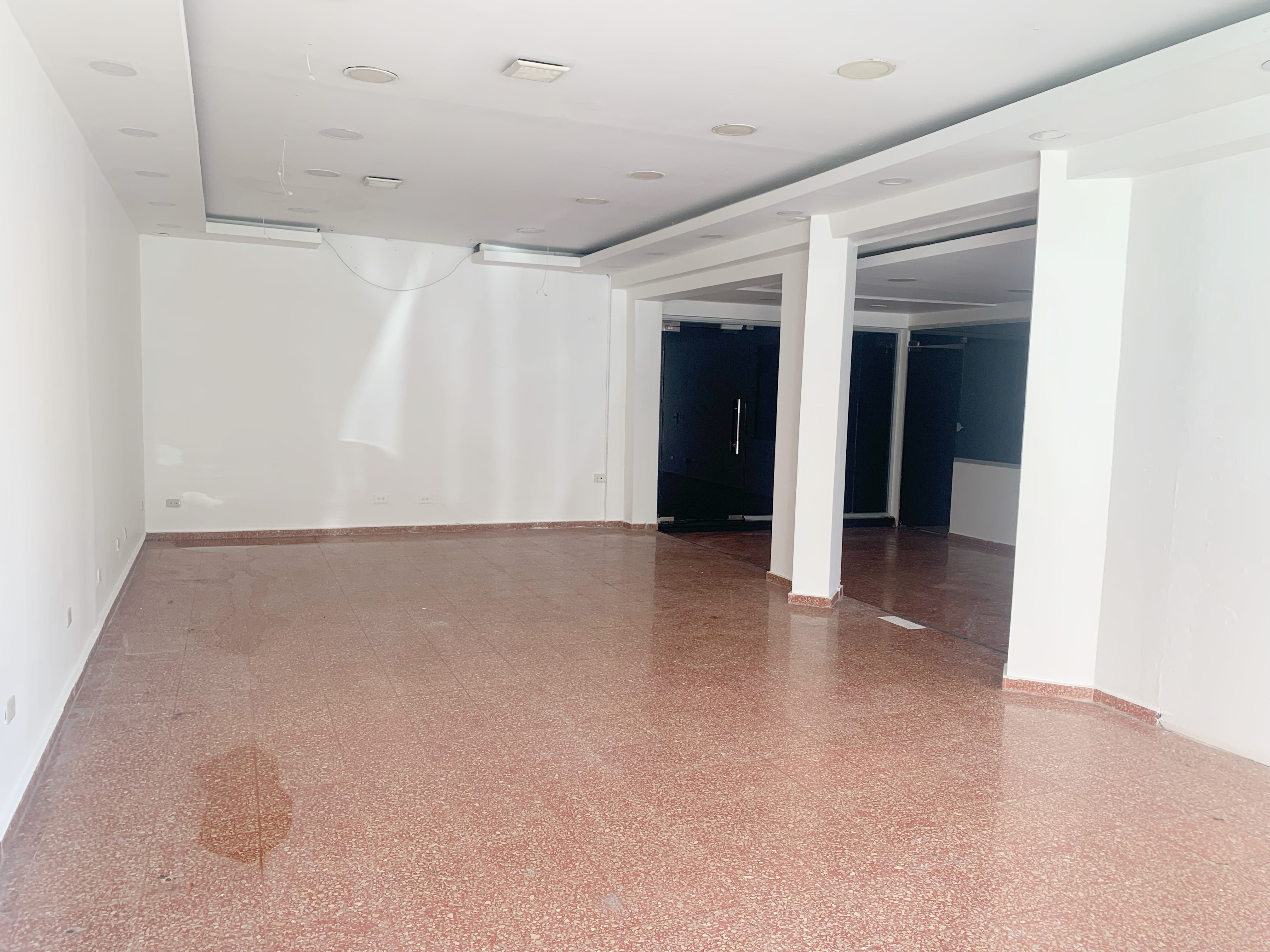oficinas y locales comerciales - Local céntrico en primer nivel 3
