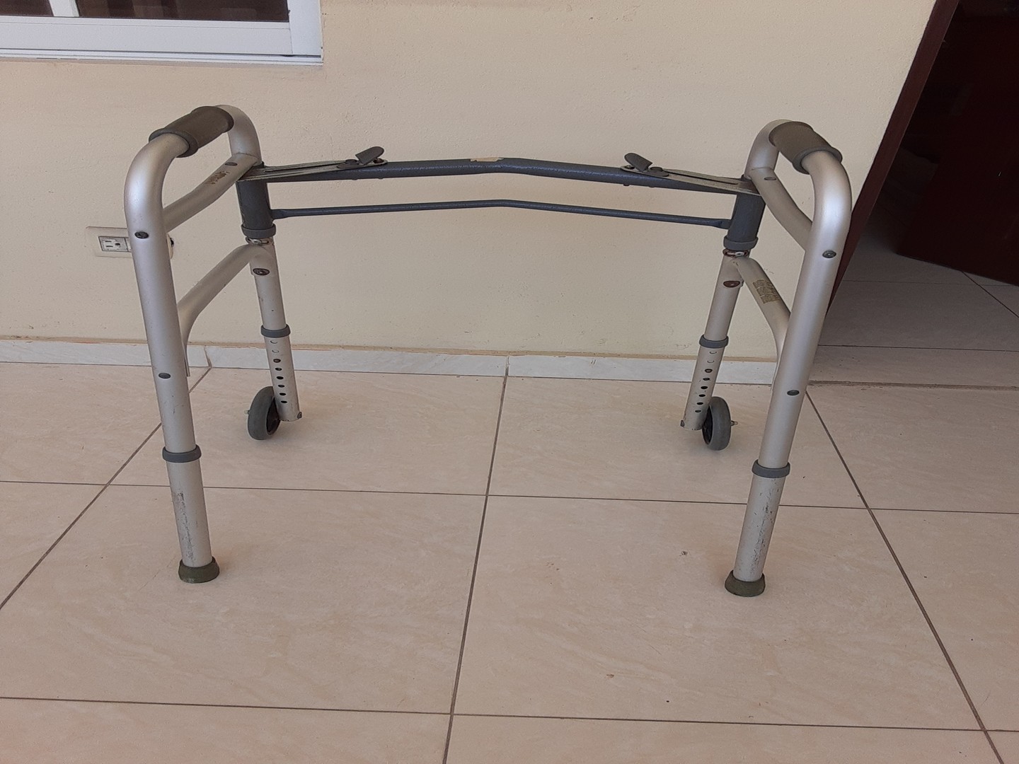 salud y belleza - Andador con ruedas para adultos. 4