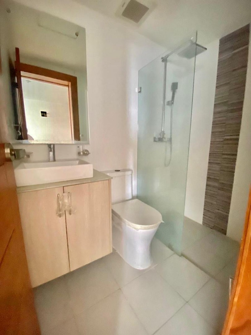 apartamentos - Apartamento en Venta
SERRALLÉS 
USD 270,000.00
Mantenimiento: RD$10,000.00

 9