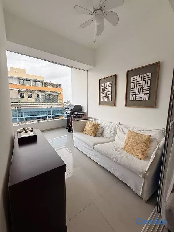 apartamentos - vendo Evaristo Morales dos habitaciones 2.5 baños dos parqueos bacon servicio  7