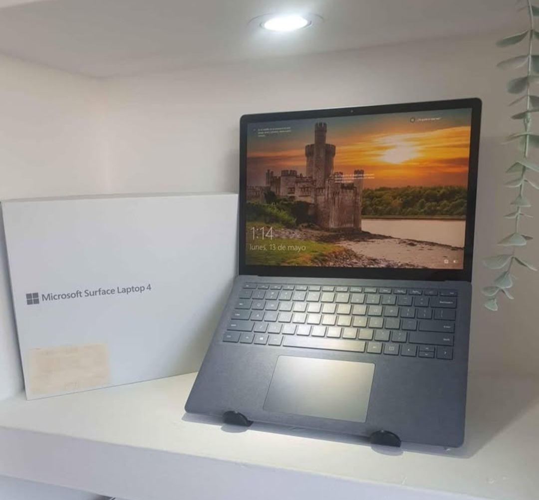 computadoras y laptops - Laptop Microsoft Surface 4, pant 14'' QHD, core i5, 512GB SSD, 8GB RAM, Nueva
