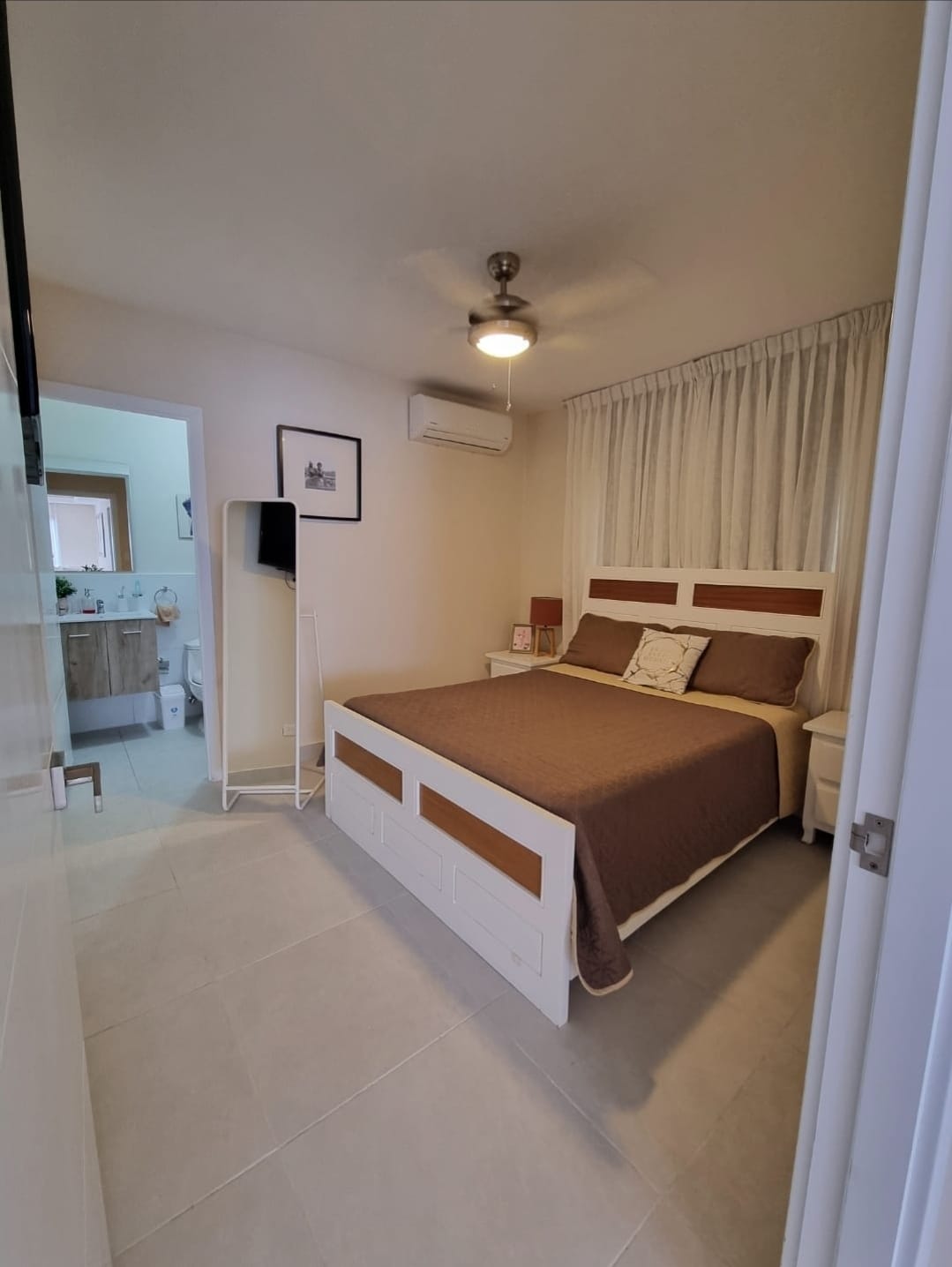 casas vacacionales y villas - Vendo Villa punta cana amueblada tres hab patio pr 5