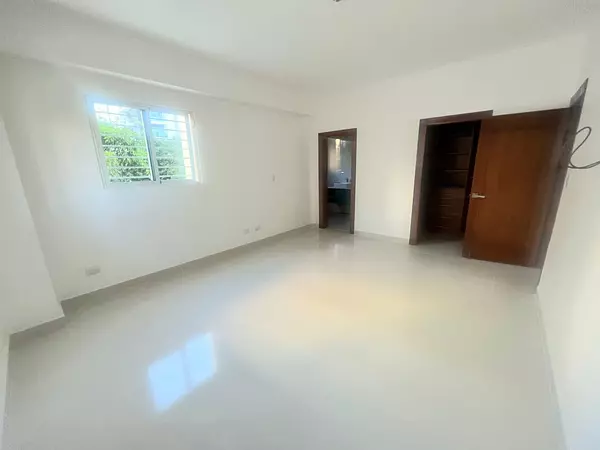 apartamentos - Apartamento 2do Nivel en La Esmeralda  9