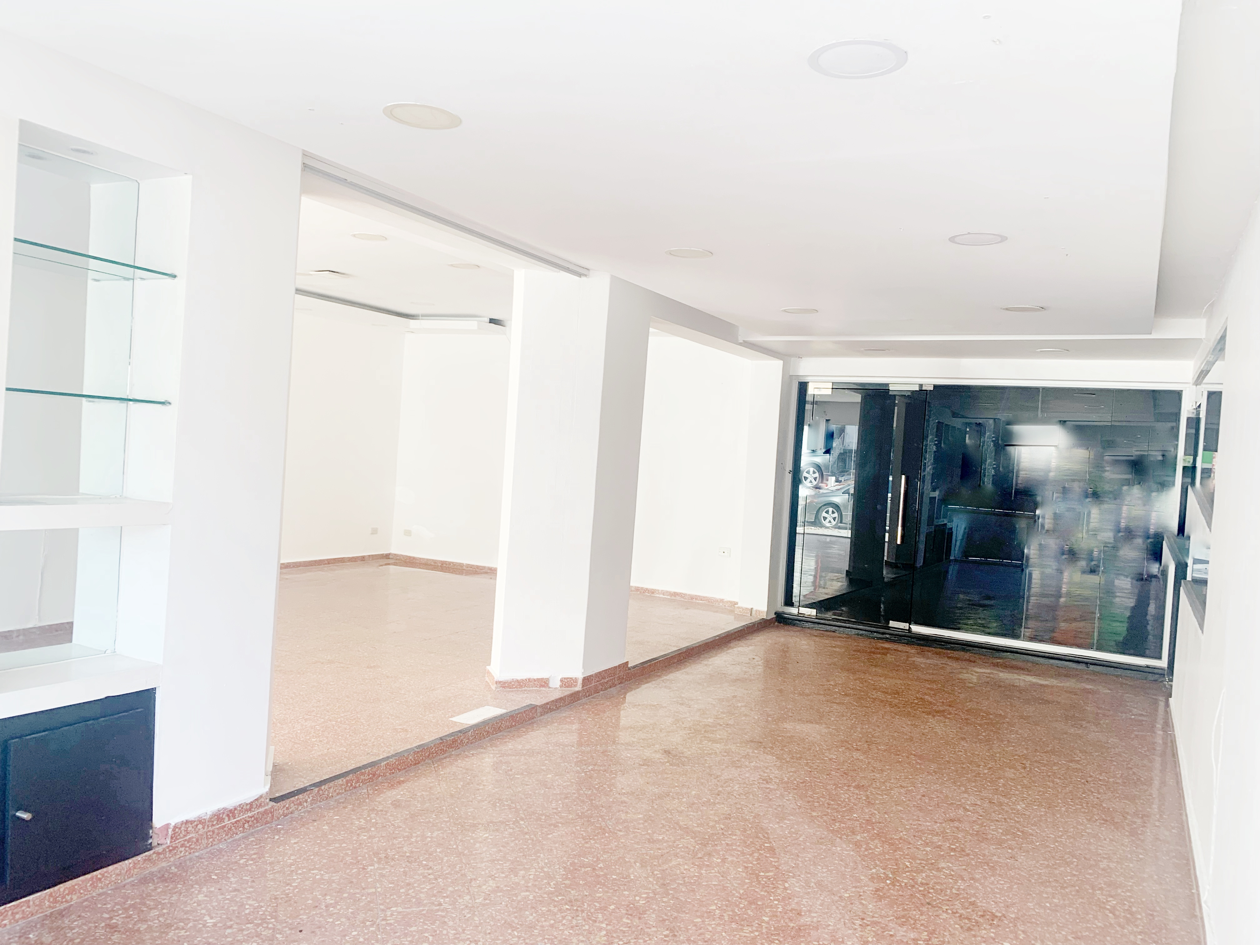 oficinas y locales comerciales - Local céntrico en primer nivel 4