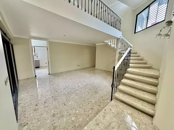 casas - Casa en Alquiler – MIRADOR SUR 6