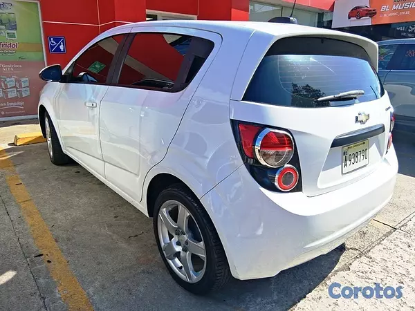 carros - Chevrolet Sonic LS Hatchback 2015 Mecanico  5