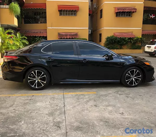 carros - Toyota Camry SE 2019 4