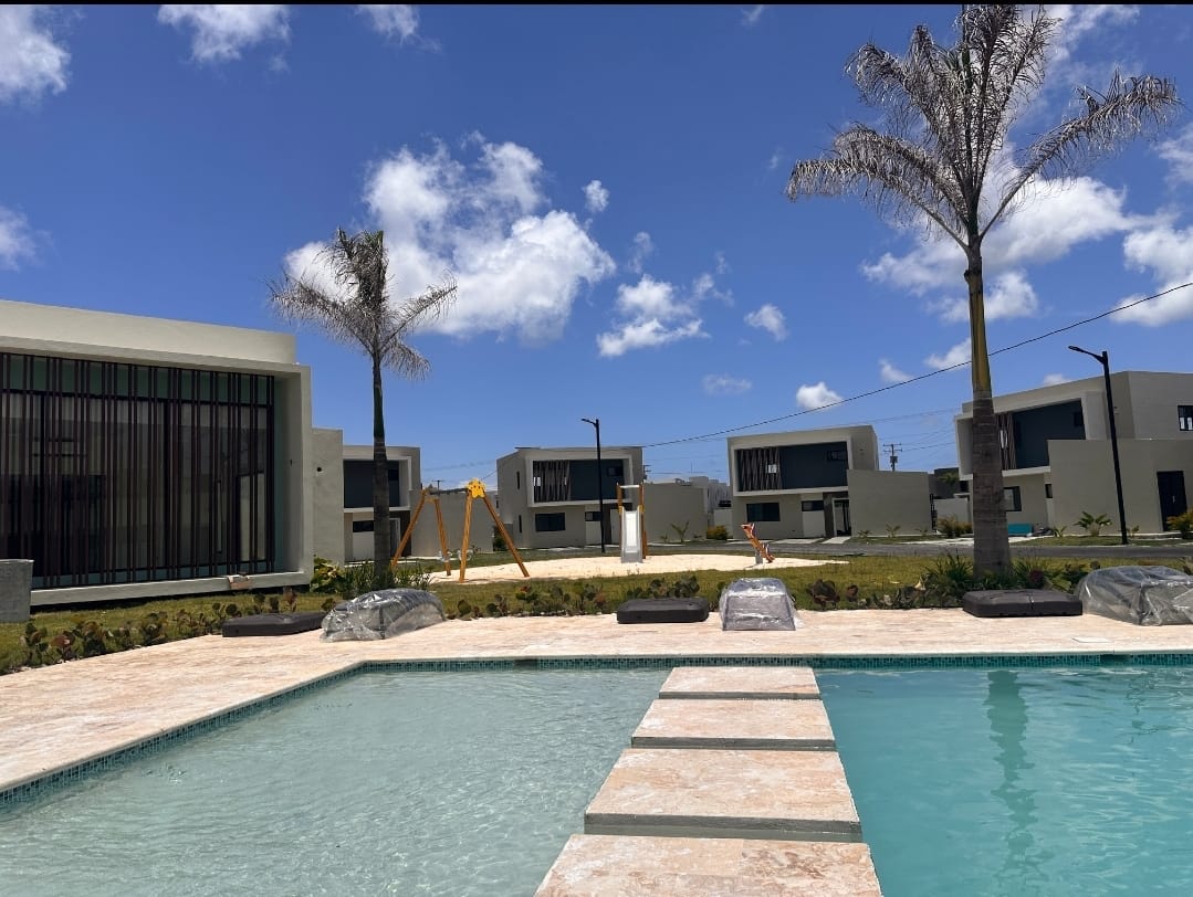 casas vacacionales y villas - Vendo Villa punta cana amueblada tres hab patio pr 6