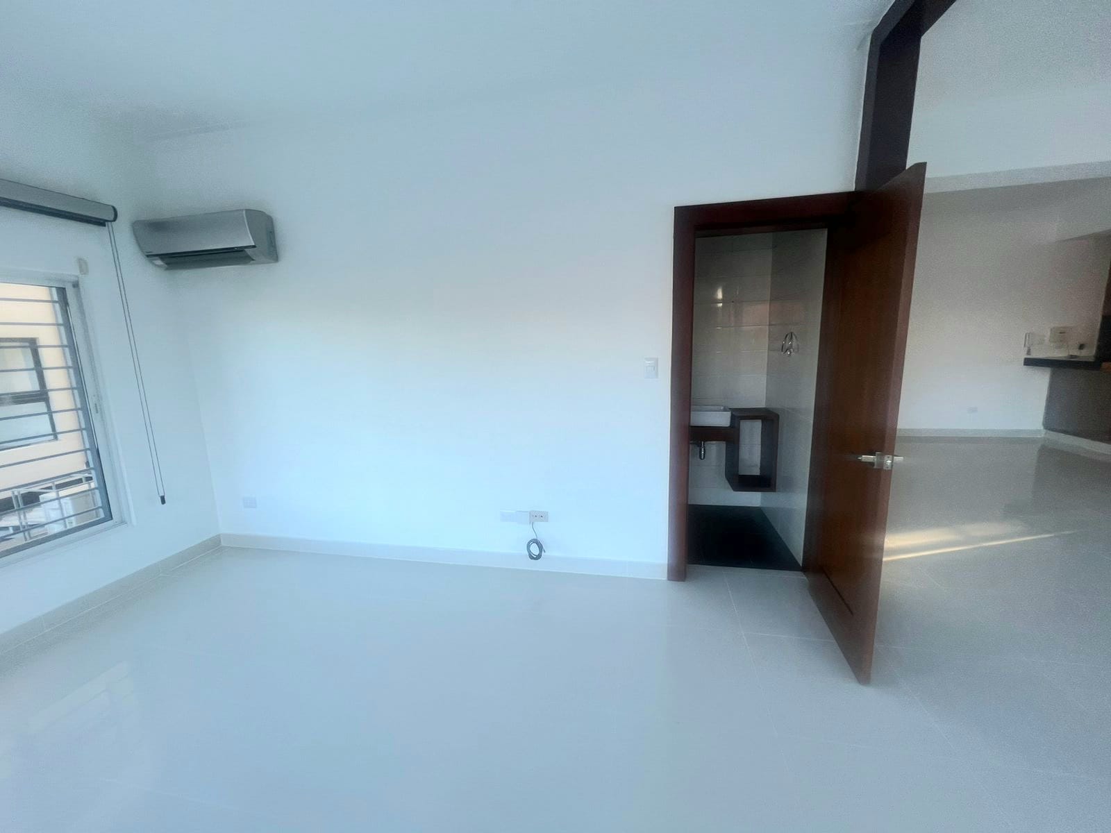 apartamentos - Apartamento 2do Nivel en La Esmeralda  9