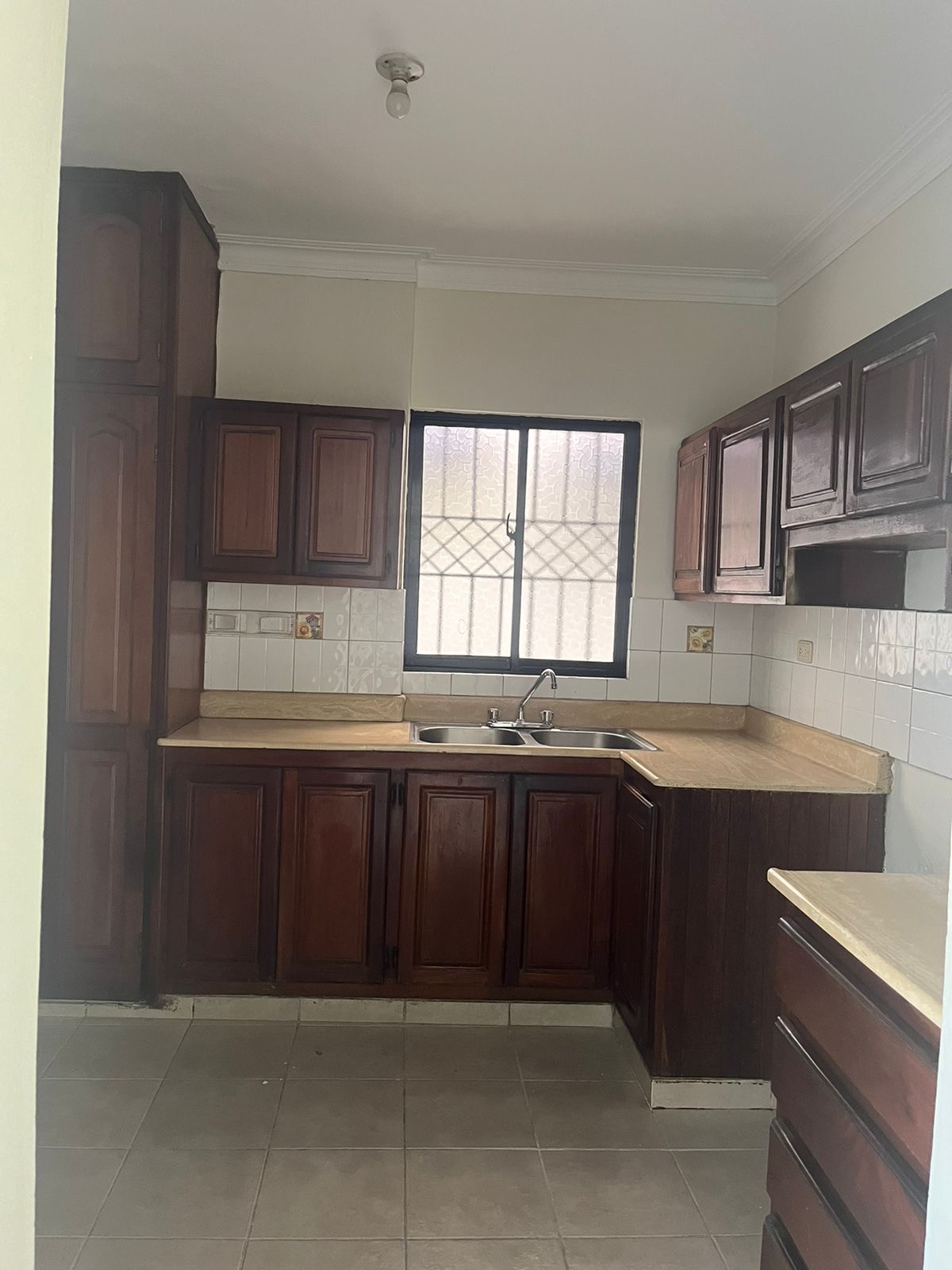 apartamentos - Vendo independencia piso 4 tres hab dos baños parq 2