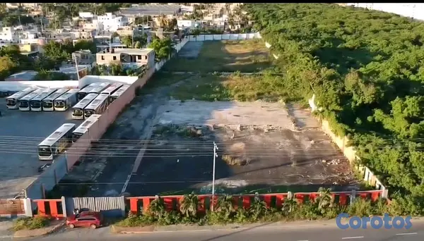 solares y terrenos - Terreno Estratégico en Venta en Avenida Las Américas | Ideal para Gran Proyecto  2
