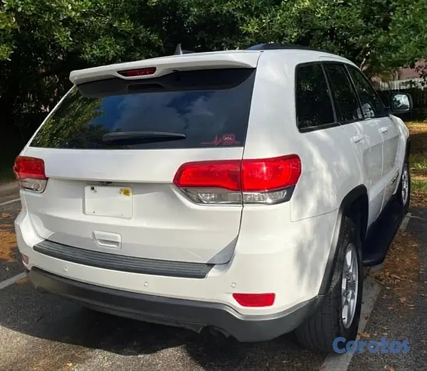 jeepetas y camionetas - Jeep Grand Cherokee Laredo 2017 3