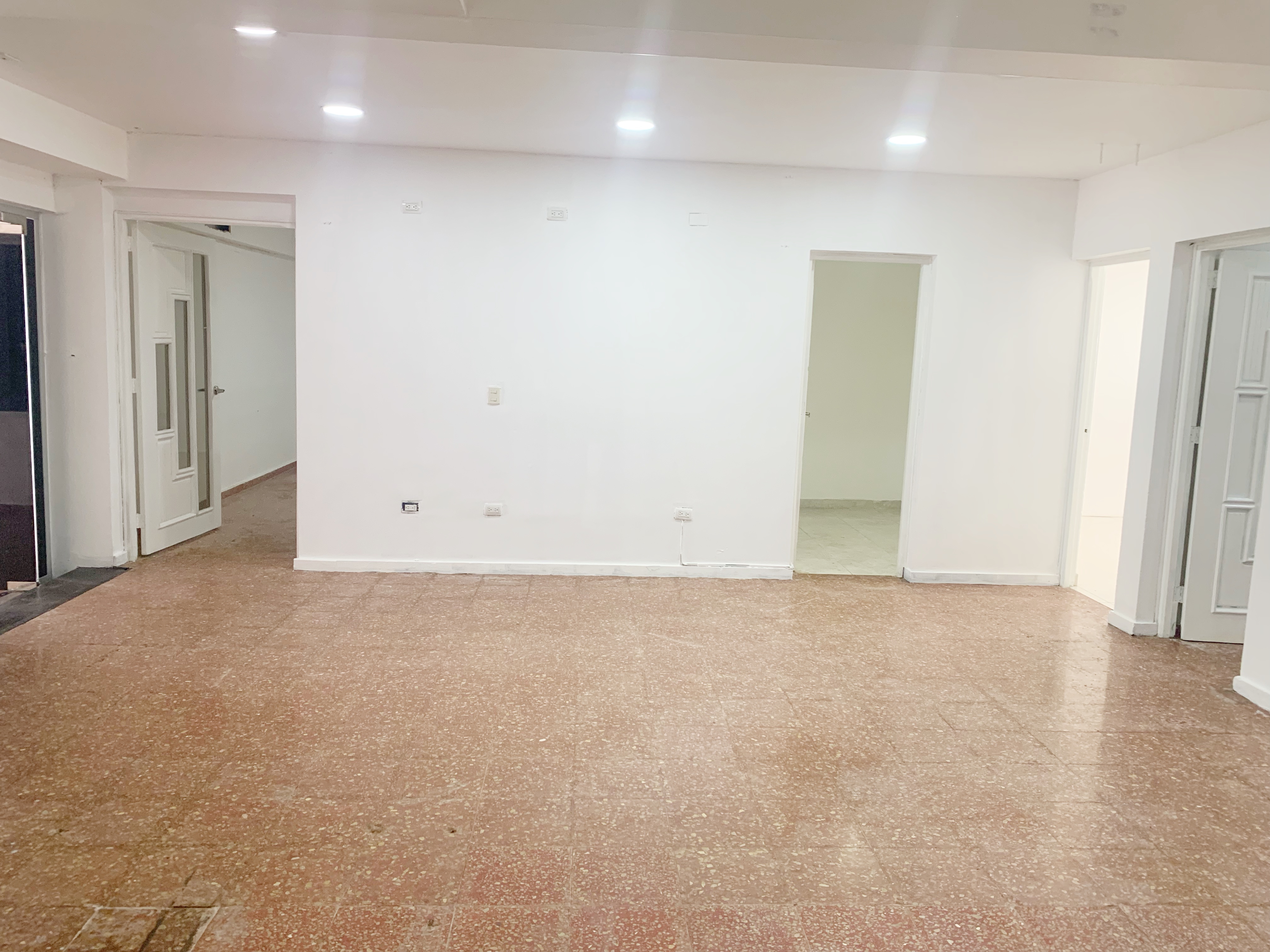 oficinas y locales comerciales - Local céntrico en primer nivel 5