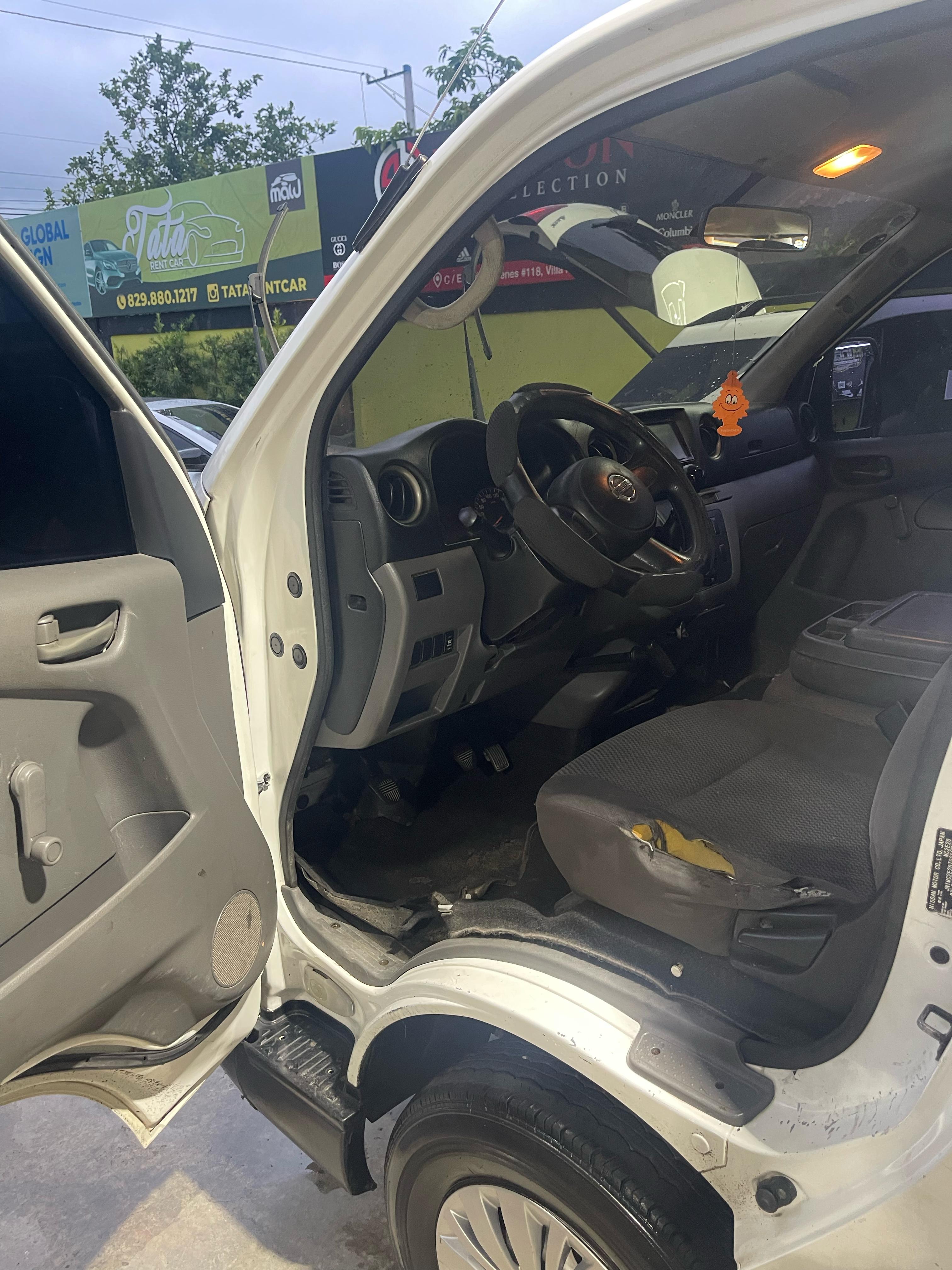 jeepetas y camionetas - Nissan urvan 2016 4