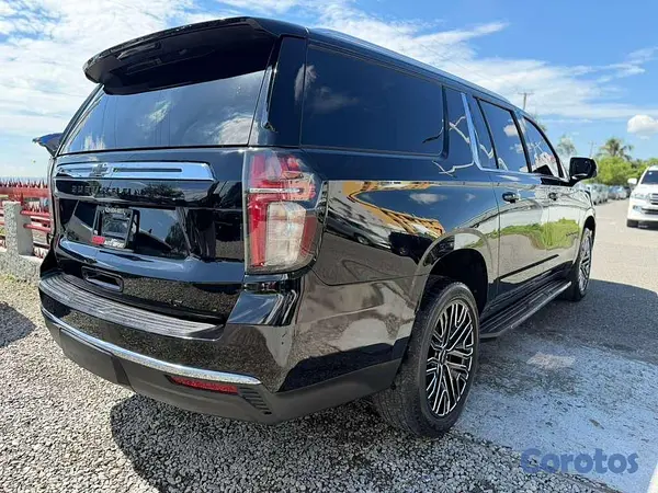 jeepetas y camionetas - Chevrolet Suburban LTZ 2021 3