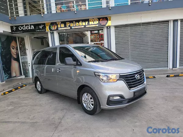 jeepetas y camionetas - HYUNDAI GRAND STAREX 2020 GRIS 2
