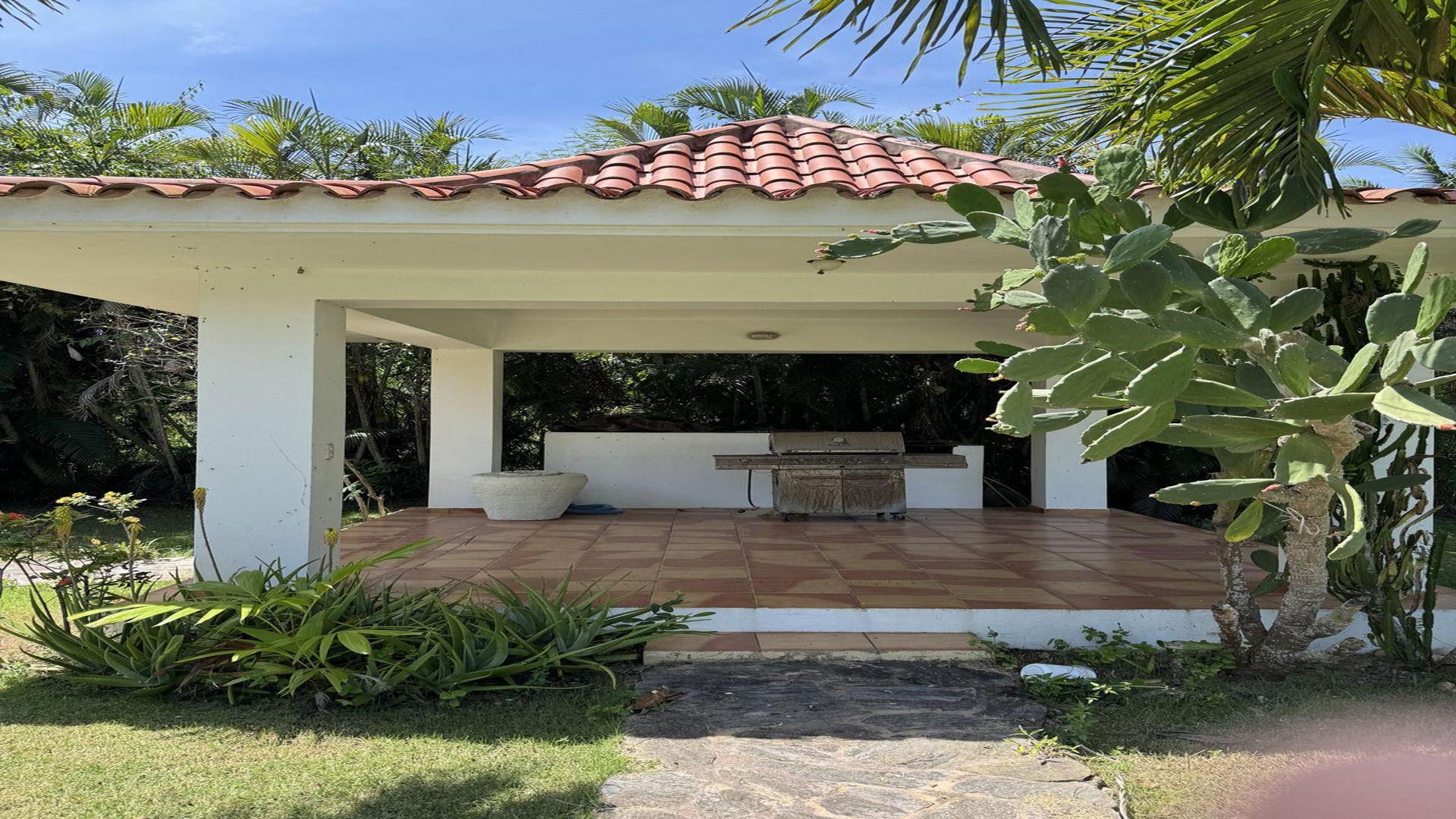 casas - Vendo casa de 3 habitaciones con amplio solar en Metro Country Club 3