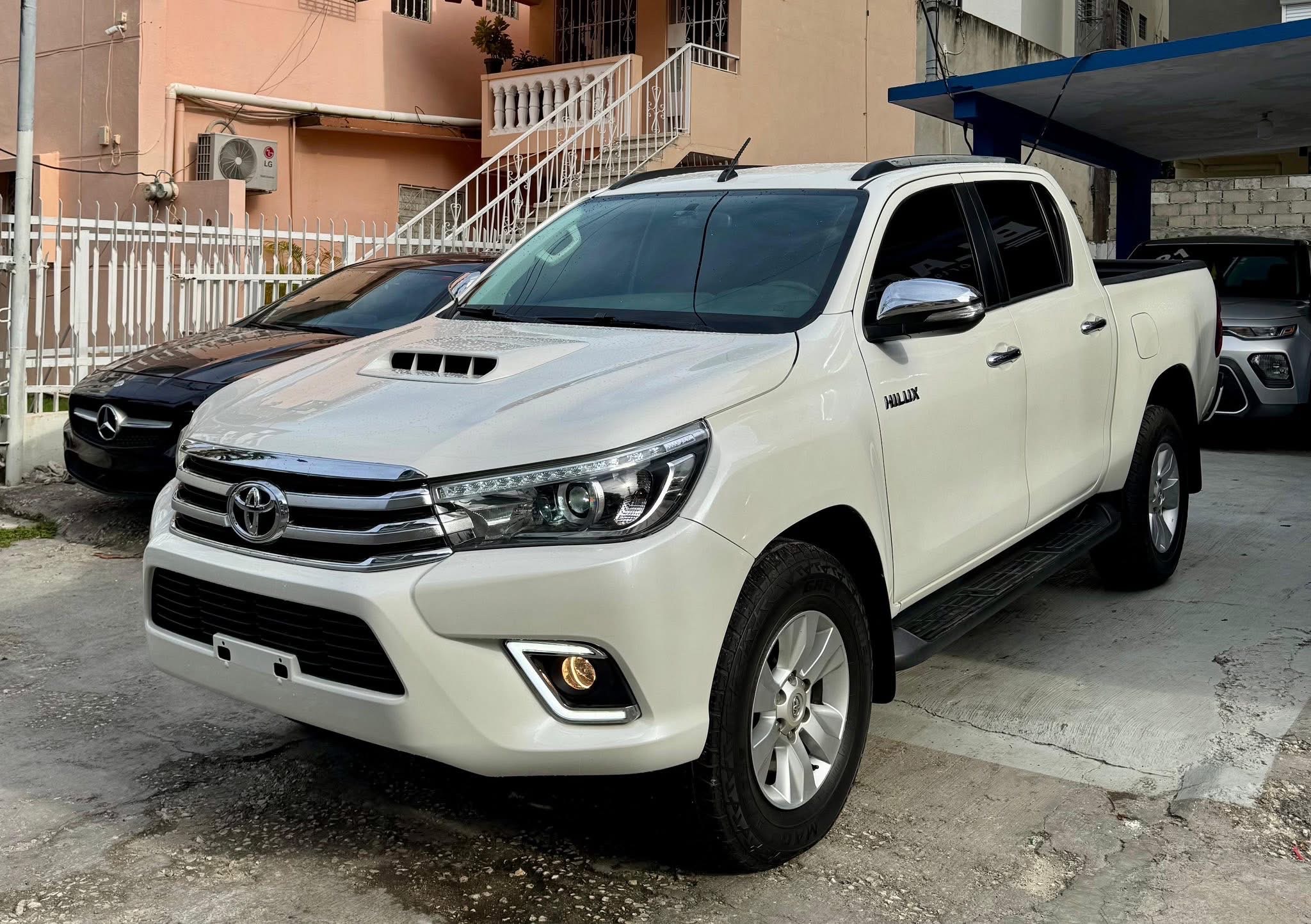 jeepetas y camionetas - Toyota Hilux SRV 2018 4x4 2