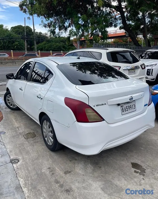 carros - NISSAN VERSA 2016 5