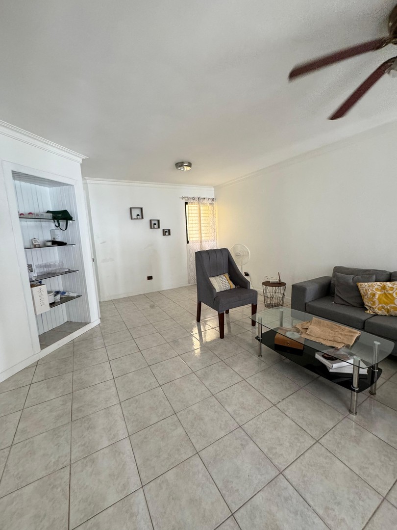 apartamentos - ALQUILO Tercer Piso En Zona de Prestigio de la Esperilla 
CODIGO: PD246
