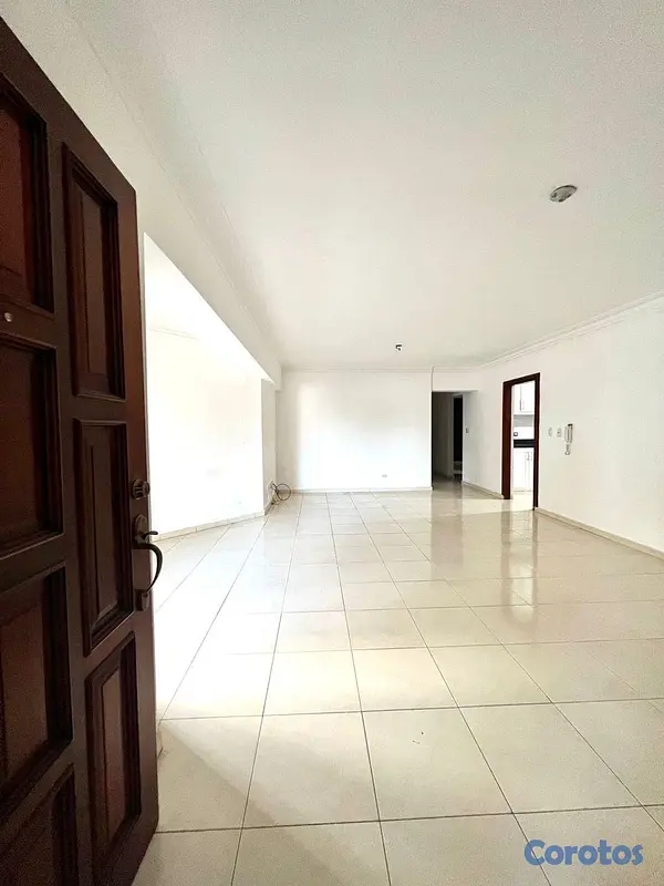 apartamentos - Se alquila amplio apartamento En Evaristo Morales 2