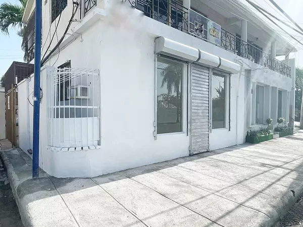oficinas y locales comerciales - Alquiler local céntrico en las Praderas 4