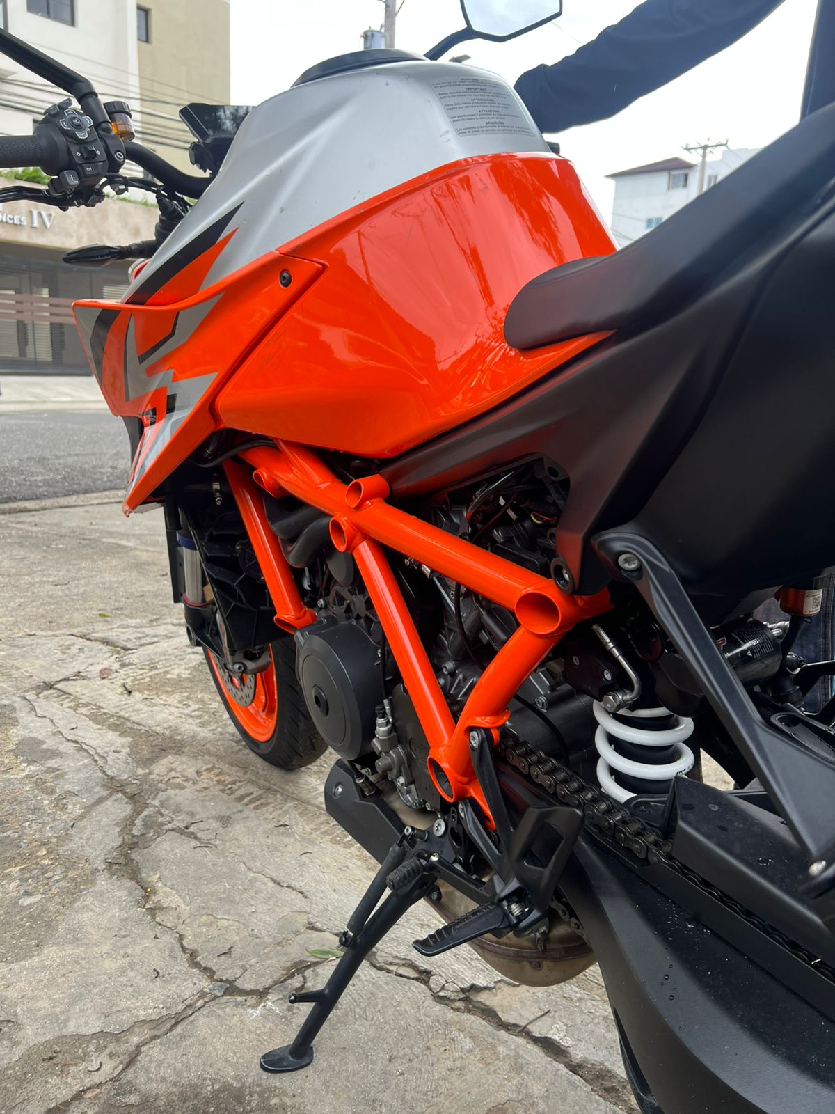 motores y pasolas - KTM 1290 SUPERDUKE R EVO 2023 6
