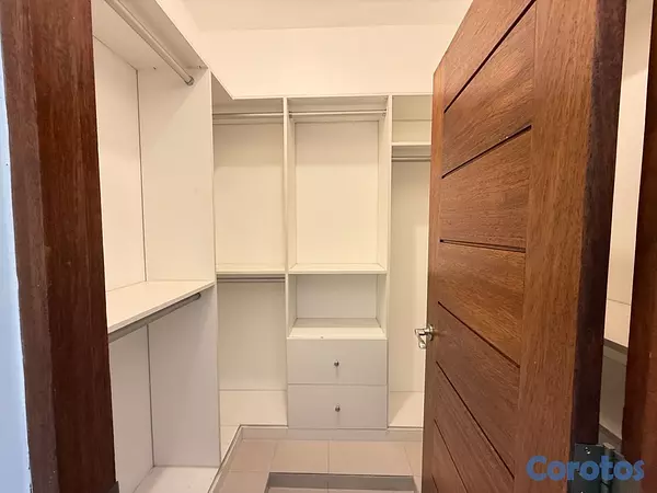 apartamentos - vendo Evaristo Morales tres habitaciones 2.5 baños dos parqueos balcón servicio  11