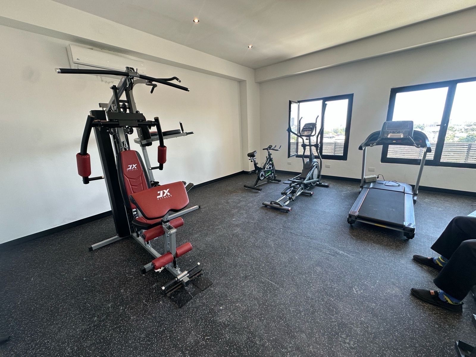 apartamentos - hermoso apartamento para entrenar sobre la prolongación 27 de febrero  5