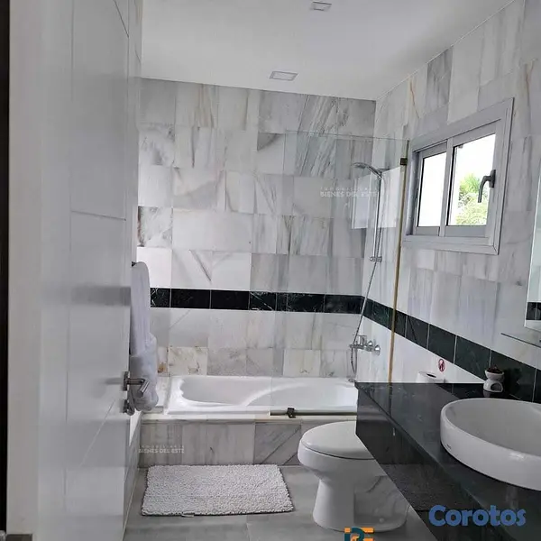 casas vacacionales y villas - Se Vende Casa de Tres Habitaciones en el Juan Pabl 8