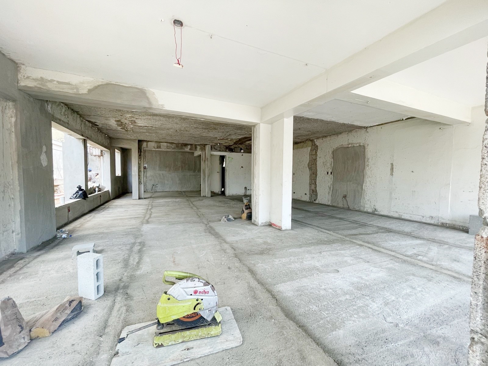 oficinas y locales comerciales - Local en Primer nivel  4
