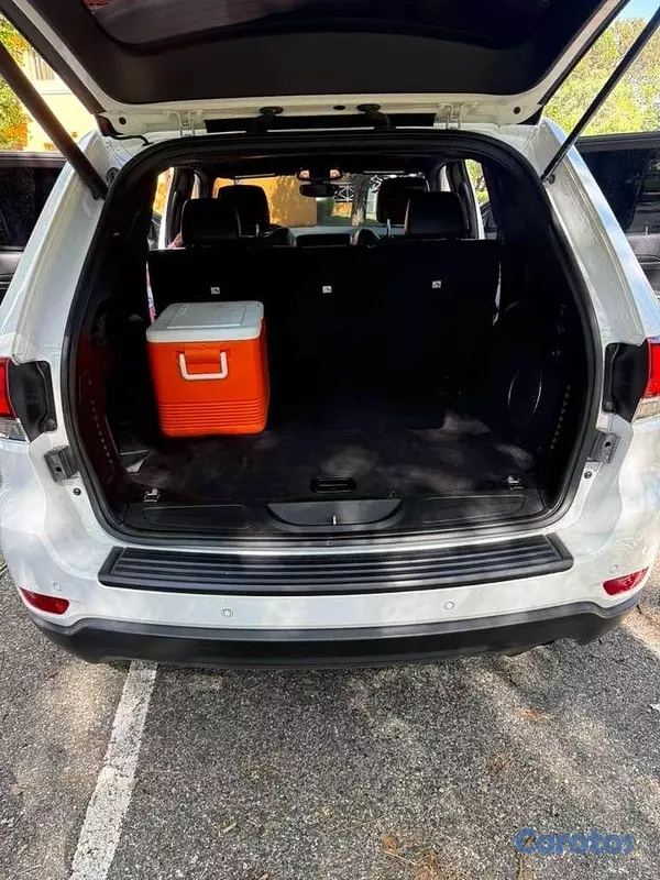 jeepetas y camionetas - JEEP GRAND CHEROKEE LAREDO 2020 10