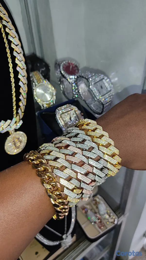 joyas, relojes y accesorios - Cadenas doble tono material Brass con baño de oro, guillos doble tono, anillos 9